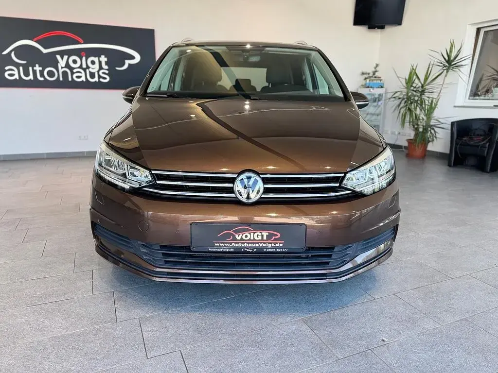 Gebraucht VW Touran Highline 116 PS (85 kW) 2017 Braun Van / Kleinbus