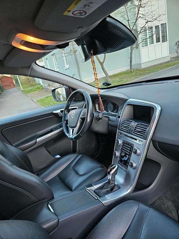 Gebraucht Volvo XC60 Summum 190 PS (139 kW) 2016 Rot SUV