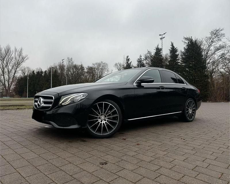 Gebraucht Mercedes E220 194 PS (142 kW) 2016 Schwarz Limousine