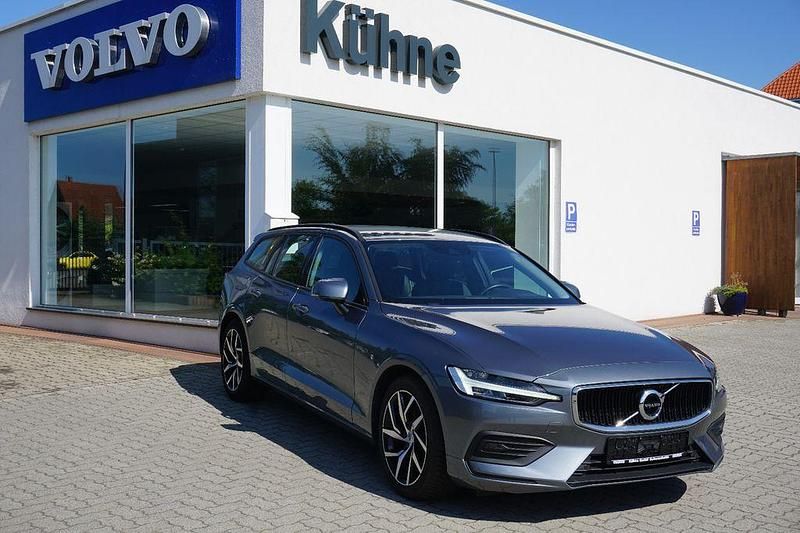 Grau Gebraucht 2019 Volvo V60 Momentum Kombi | 25.500 € (Fairer Preis) - Bild 1/4