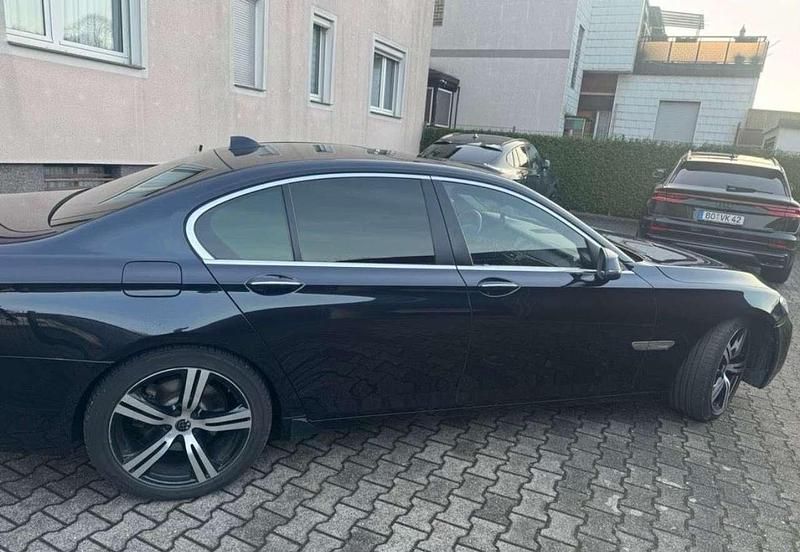 Gebraucht BMW 740 313 PS (230 kW) 2015 Schwarz Limousine