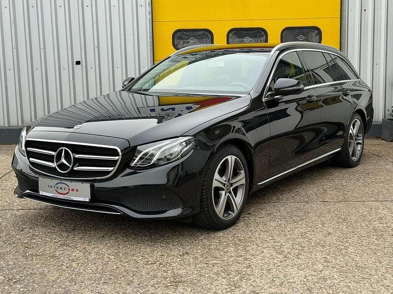 Schwarz unilack Gebraucht 2019 Mercedes E200 Avantgarde Kombi | 24.700 € (Guter Preis) - Bild 1/4