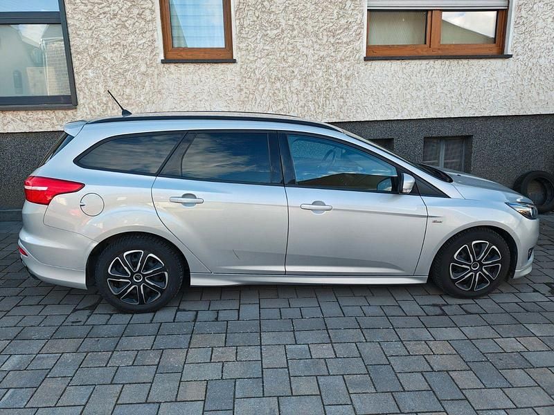 Gebraucht Ford Focus ST-Line 125 PS (91 kW) 2017 Silber Kombi