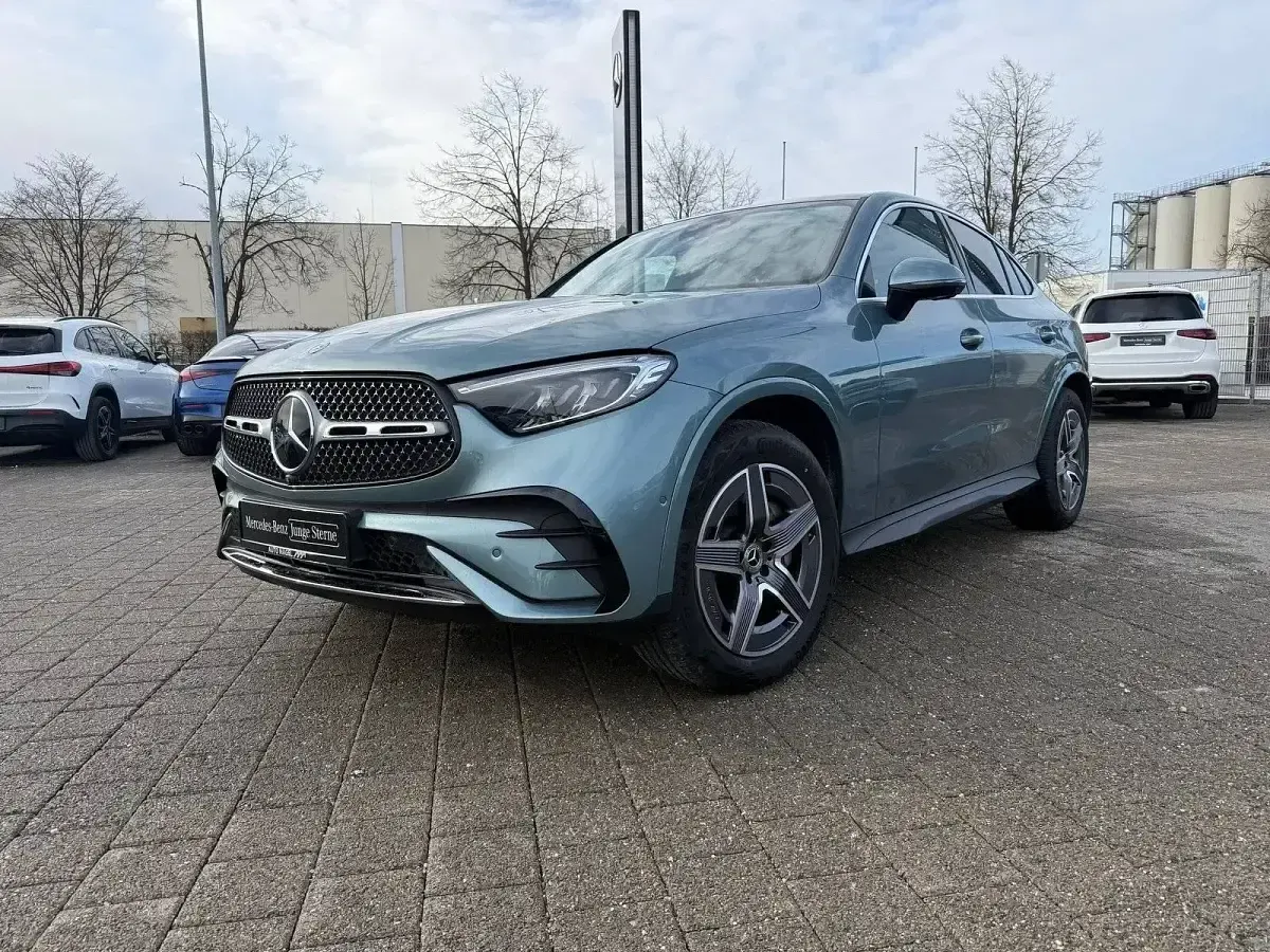 Gebraucht Mercedes GLC300 AMG 269 PS (197 kW) 2025 Metalliclack verdesilber (metallic) Coupé