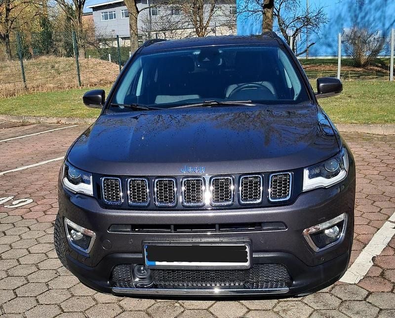 Gebraucht Jeep Compass Limited 150 PS (110 kW) 2021 Grau SUV