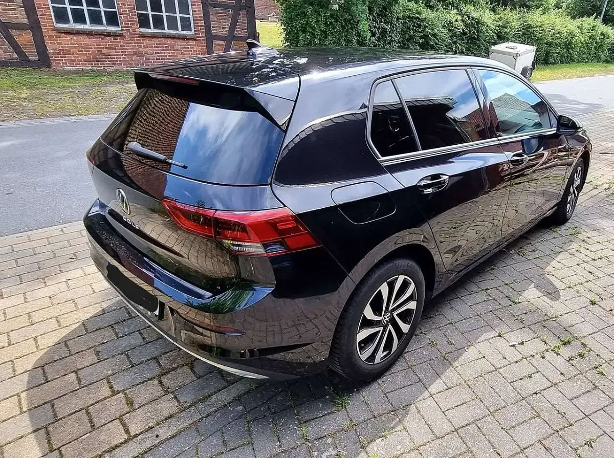 Gebraucht VW Golf VIII Active 150 PS (110 kW) 2021 Schwarz Limousine