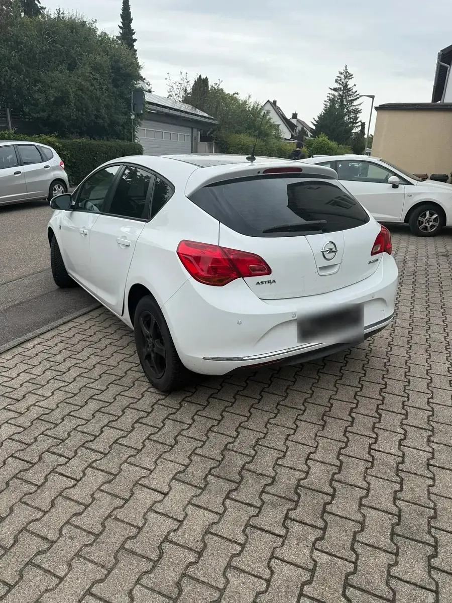 Gebraucht Opel Astra 87 PS (63 kW) 2013 Weiß Kleinwagen
