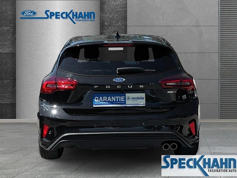 Gebraucht Ford Focus ST-Line 125 PS (91 kW) 2022 Obsidianschwarz metallic Limousine