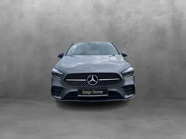Gebraucht Mercedes B200 AMG line 163 PS (119 kW) 2025 Lack mountaingrau Kleinwagen