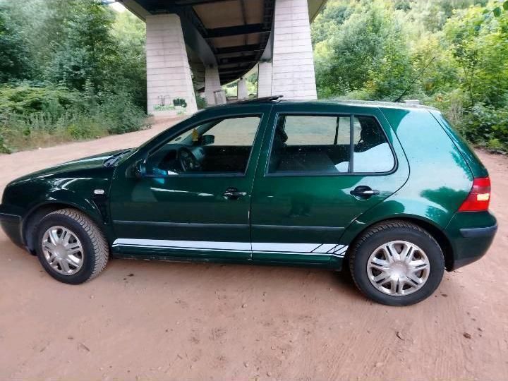 Grün Gebraucht 2001 VW Golf IV Kleinwagen | 1.500 € (Guter Preis) - Bild 1/4