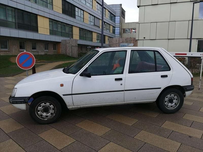 Weiß Gebraucht 1997 Peugeot 205 Limousine | 1.200 € - Bild 1/4