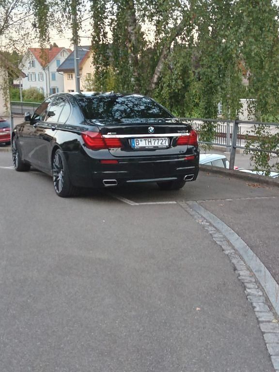 Schwarz Gebraucht 2014 BMW 750L Limousine | 21.600 € (Fairer Preis) - Bild 1/4