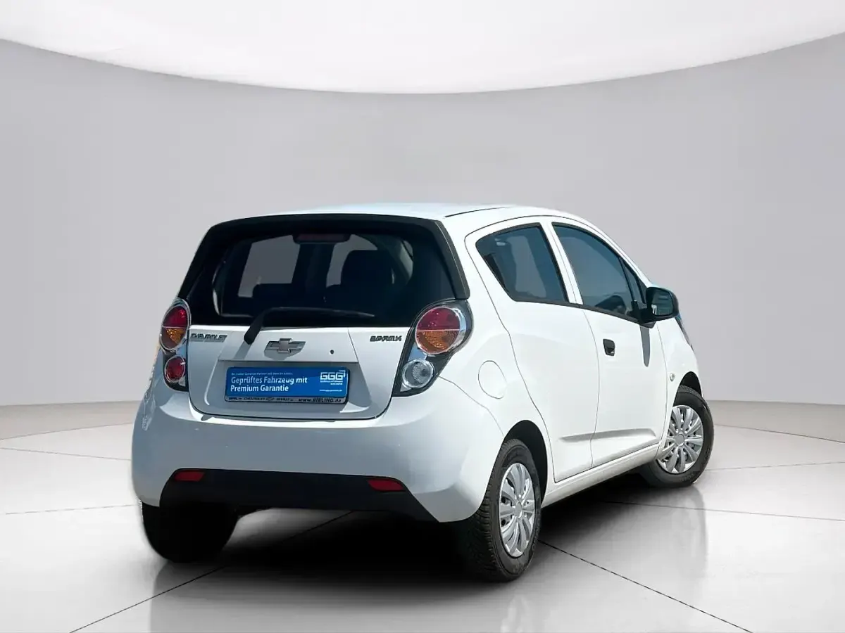 Gebraucht Chevrolet Spark 68 PS (50 kW) 2011 Weiß Kleinwagen