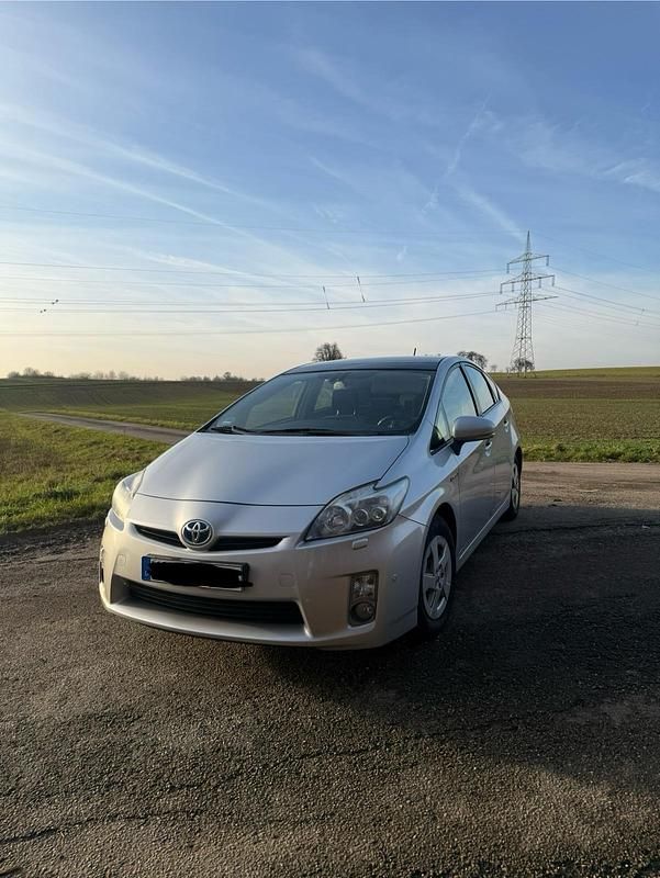 Silber Gebraucht 2010 Toyota Prius Limousine | 7.990 € (Fairer Preis) - Bild 1/4