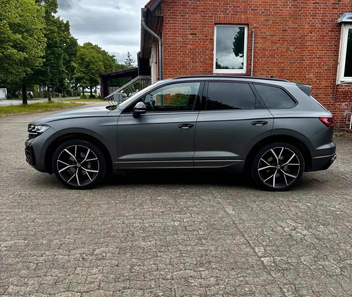 Gebraucht VW Touareg R 286 PS (210 kW) 2024 Grau SUV