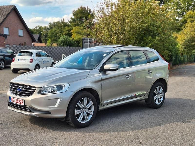 Silber Gebraucht 2016 Volvo XC60 Summum SUV | 18.349 € (Fairer Preis) - Bild 1/4
