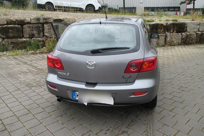 Grau Gebraucht 2004 Mazda 3 Comfort Limousine | 1.400 € (Fairer Preis) - Bild 1/4