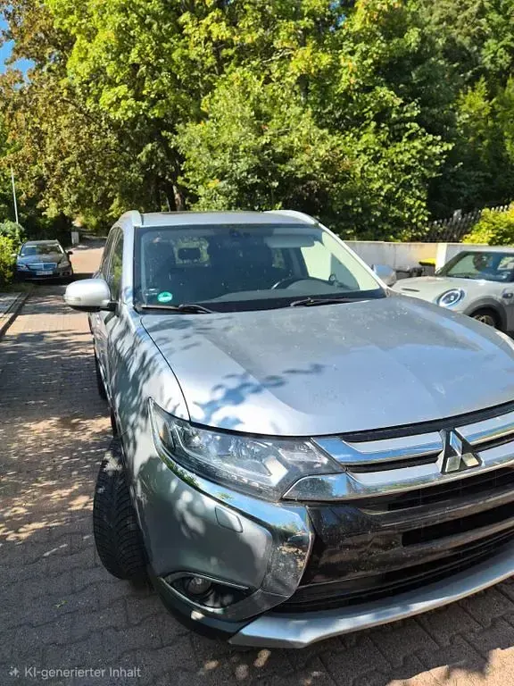 Gebraucht Mitsubishi Outlander Top 150 PS (110 kW) 2016 Silber SUV