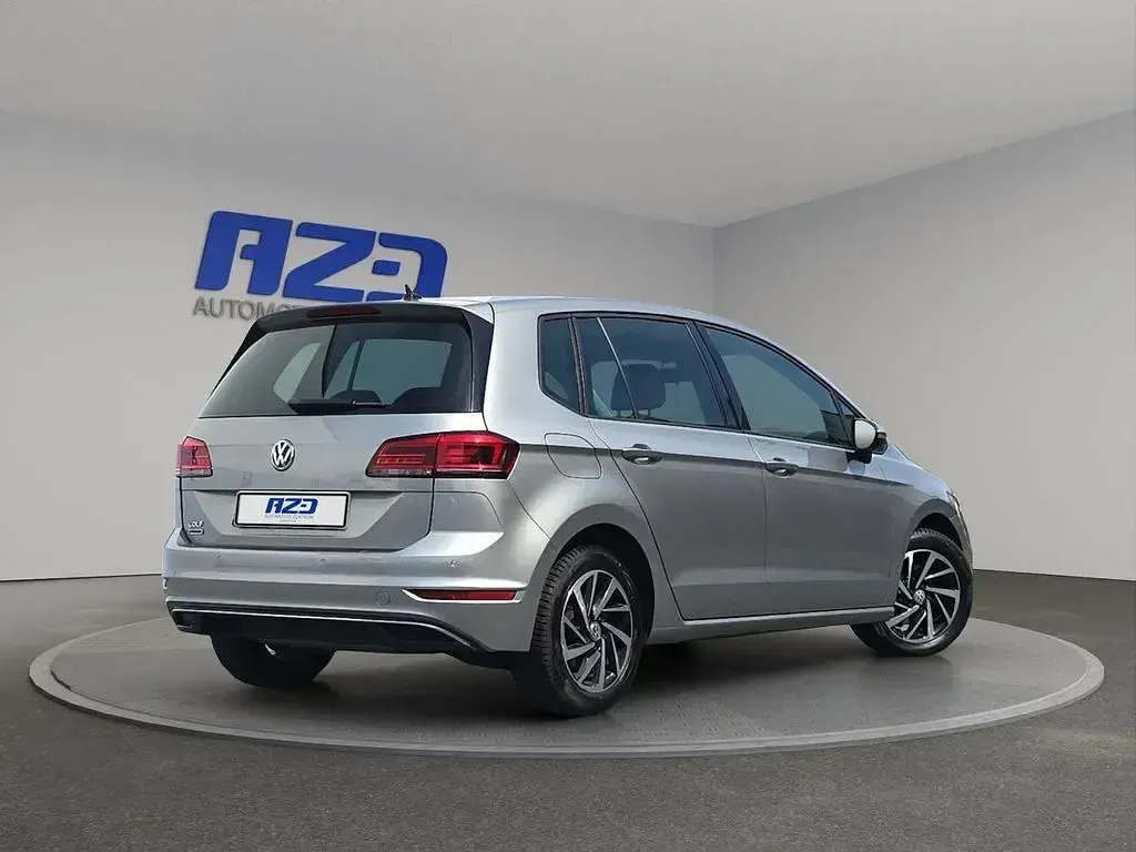 Używany VW Golf VII Join 131 KM (96 kW) 2019 Srebrny Sedan/Limuzyna