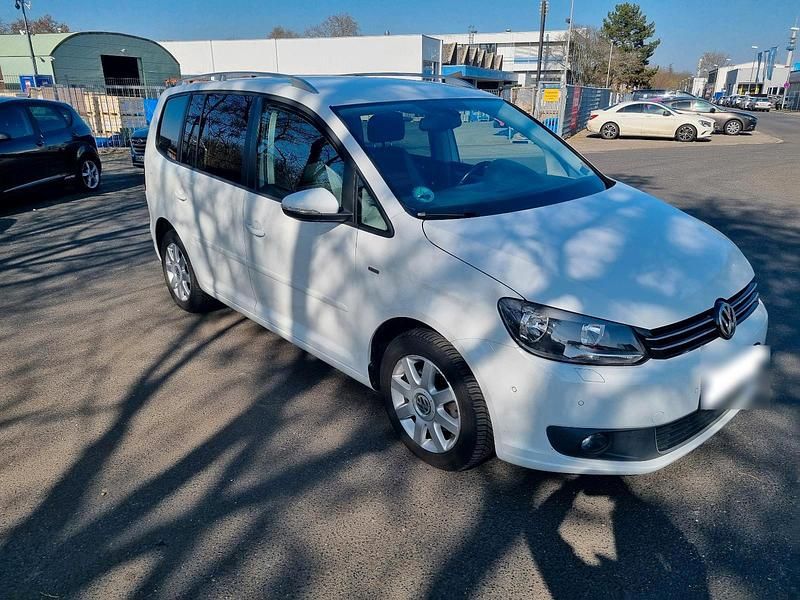 Gebraucht VW Touran Edition 105 PS (77 kW) 2014 Weiß Van / Kleinbus