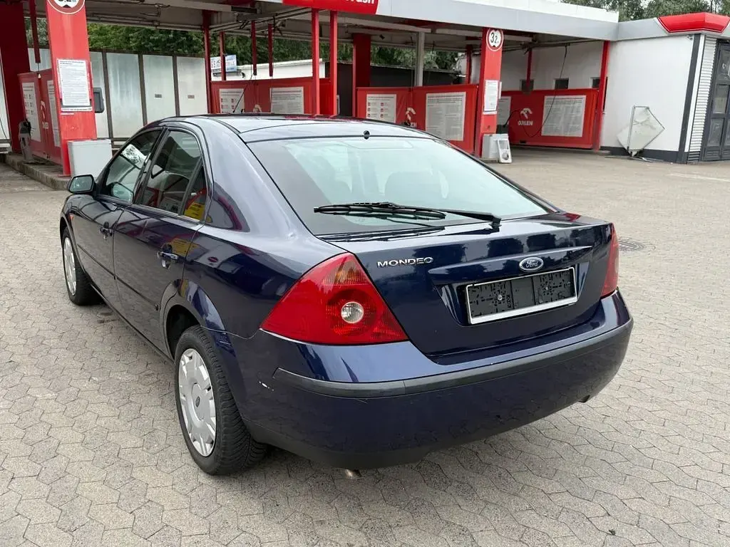 Gebraucht Ford Mondeo Trend 145 PS (106 kW) 2001 Blau Limousine