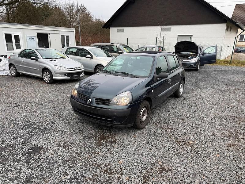 Gebraucht Renault Clio II 58 PS (42 kW) 2004 Grün Limousine