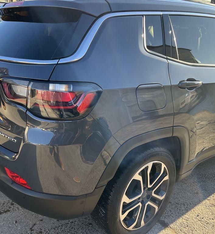 Gebraucht Jeep Compass Limited 150 PS (110 kW) 2021 Grau SUV