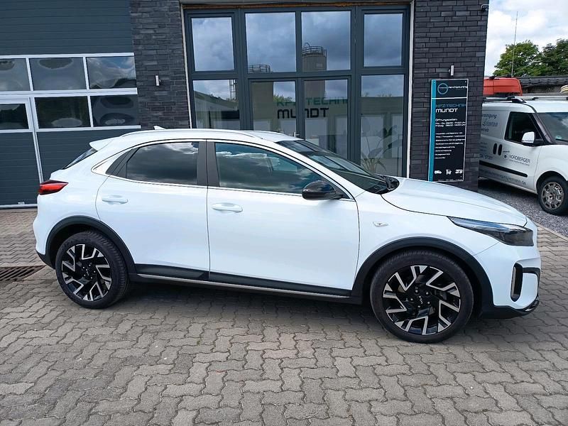 Weiß Gebraucht 2023 Kia XCeed SUV | 21.450 € (Superpreis) - Bild 1/4