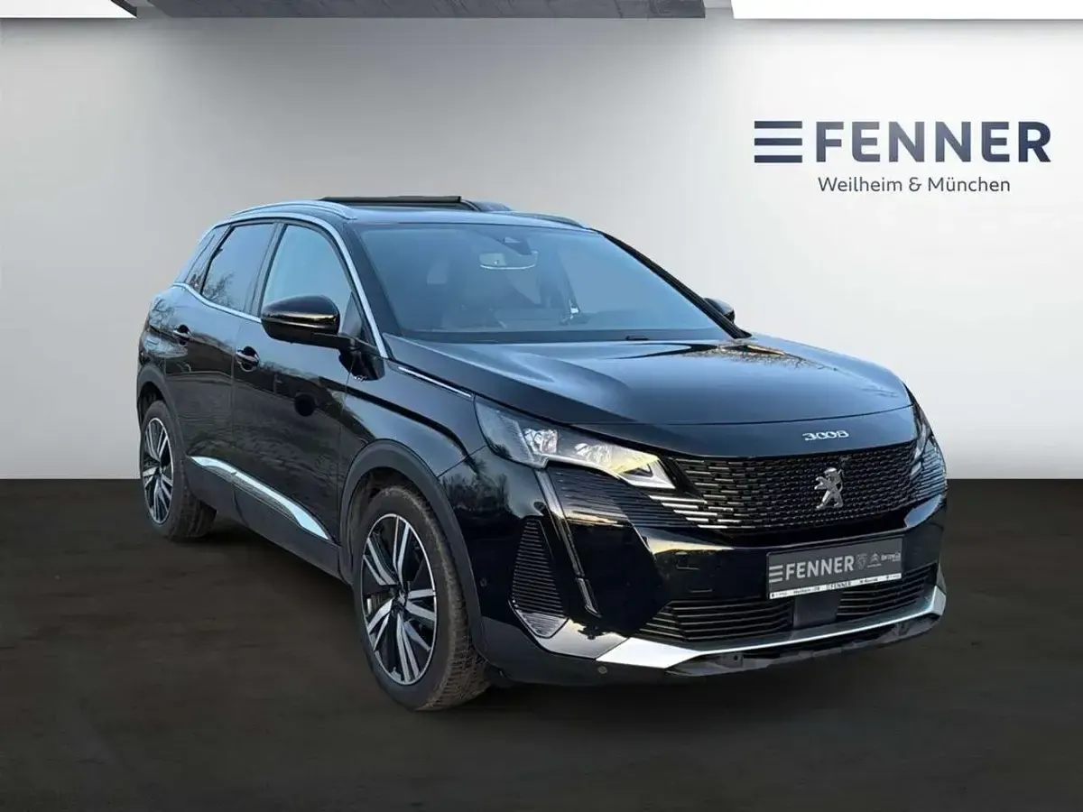 Gebraucht Peugeot 3008 131 PS (96 kW) 2023 Lackierung schwarz perla nera/metallic klarlack SUV