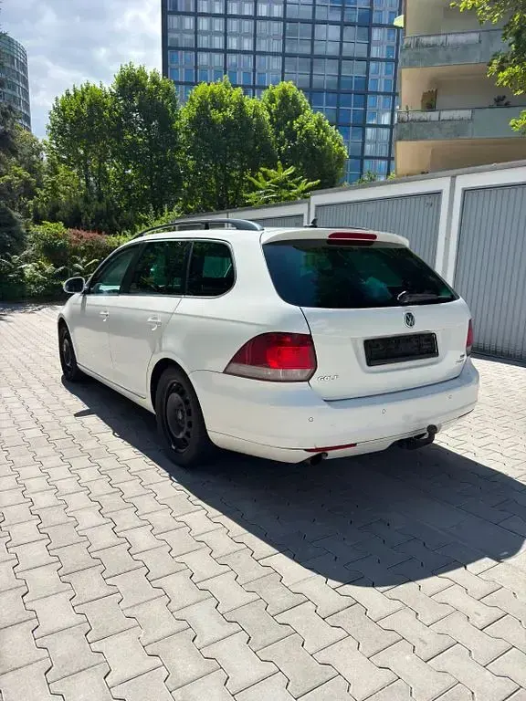 Gebraucht VW Golf VI Comfortline 105 PS (77 kW) 2010 Weiß Kleinwagen