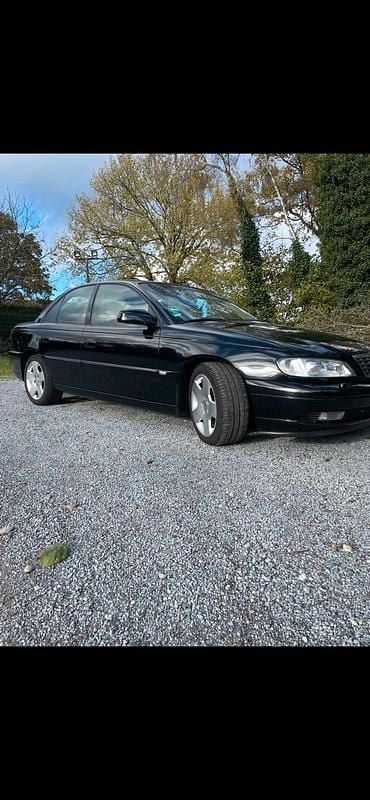 Schwarz Gebraucht 2001 Opel Omega Limousine | 3.990 € - Bild 1/4