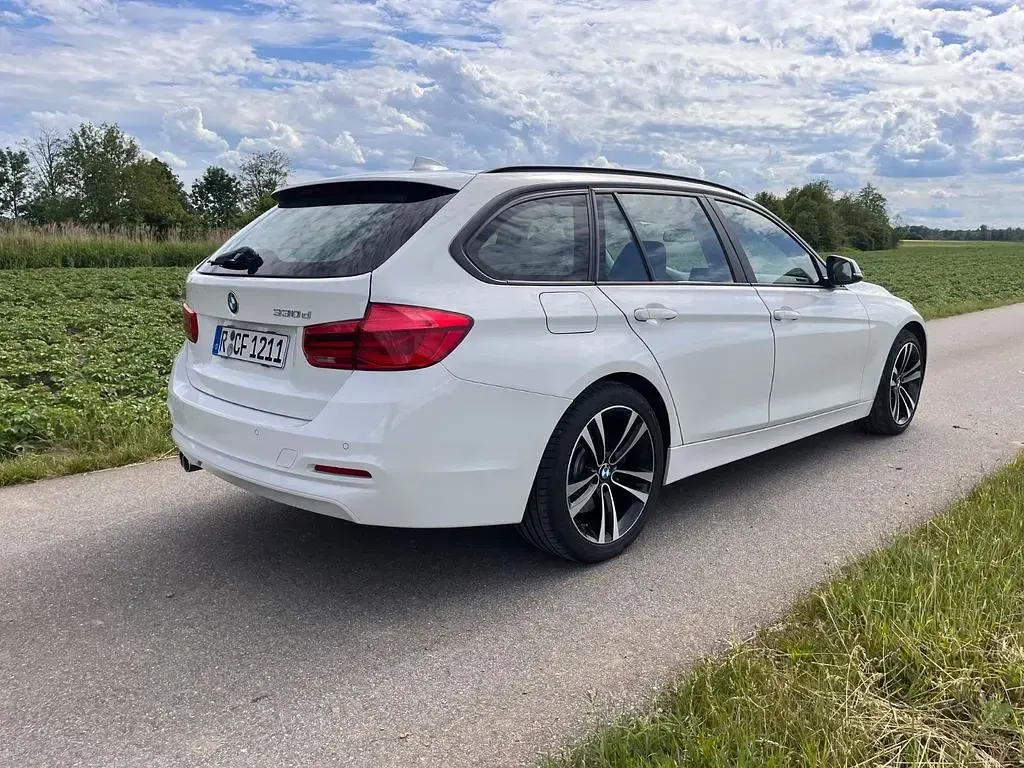 Gebraucht BMW 330 258 PS (189 kW) 2018 Weiß Kombi