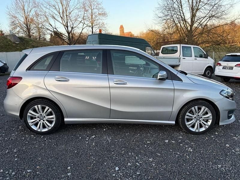 Gebraucht Mercedes B180 122 PS (89 kW) 2016 Silber Van / Kleinbus