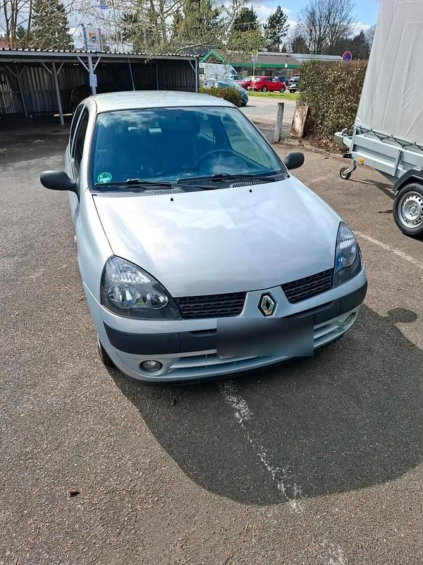Gebraucht Renault Clio II 58 PS (42 kW) 2003 Silber Kleinwagen