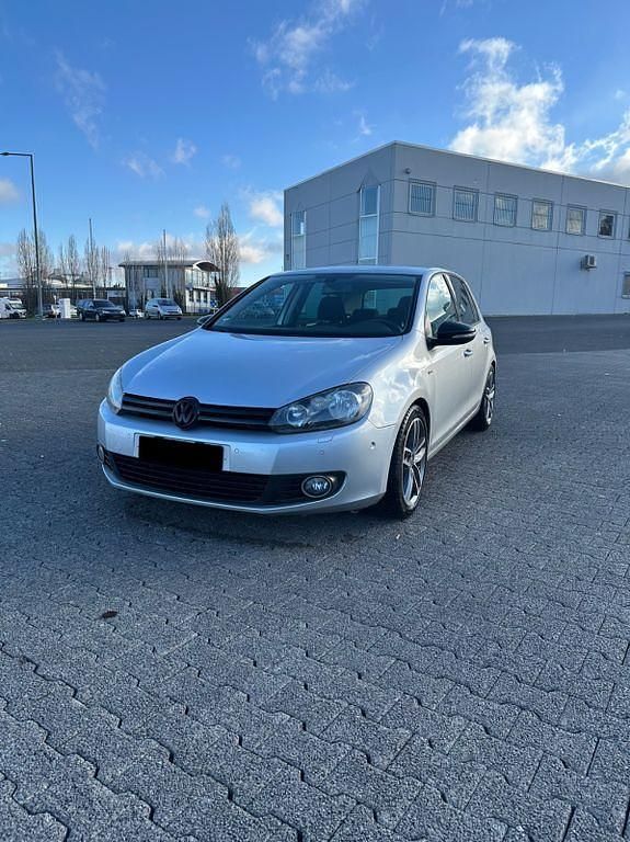 Silber Gebraucht 2012 VW Golf Match Limousine | 5.300 € (Etwas zu teuer) - Bild 1/4