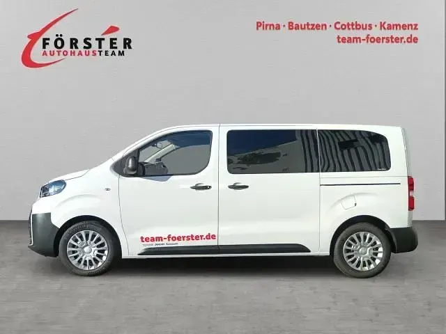 Gebraucht Toyota Proace Verso Comfort 144 PS (105 kW) 2024 Icy white Kombi