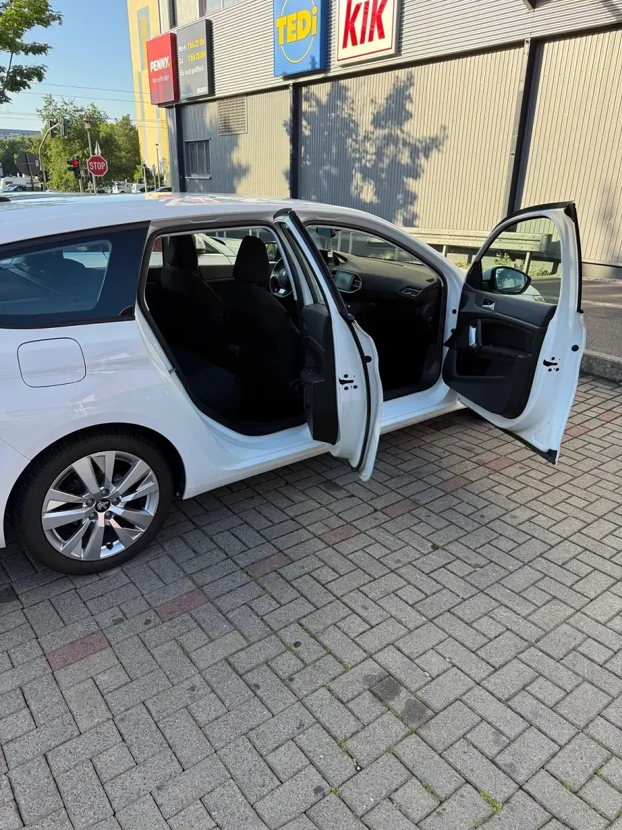 Gebraucht Peugeot 308 120 PS (88 kW) 2017 Weiß Kombi