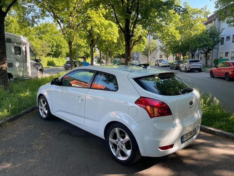 Weiß Gebraucht 2008 Kia ProCeed Kleinwagen | 2.999 € (Teuer) - Bild 1/4