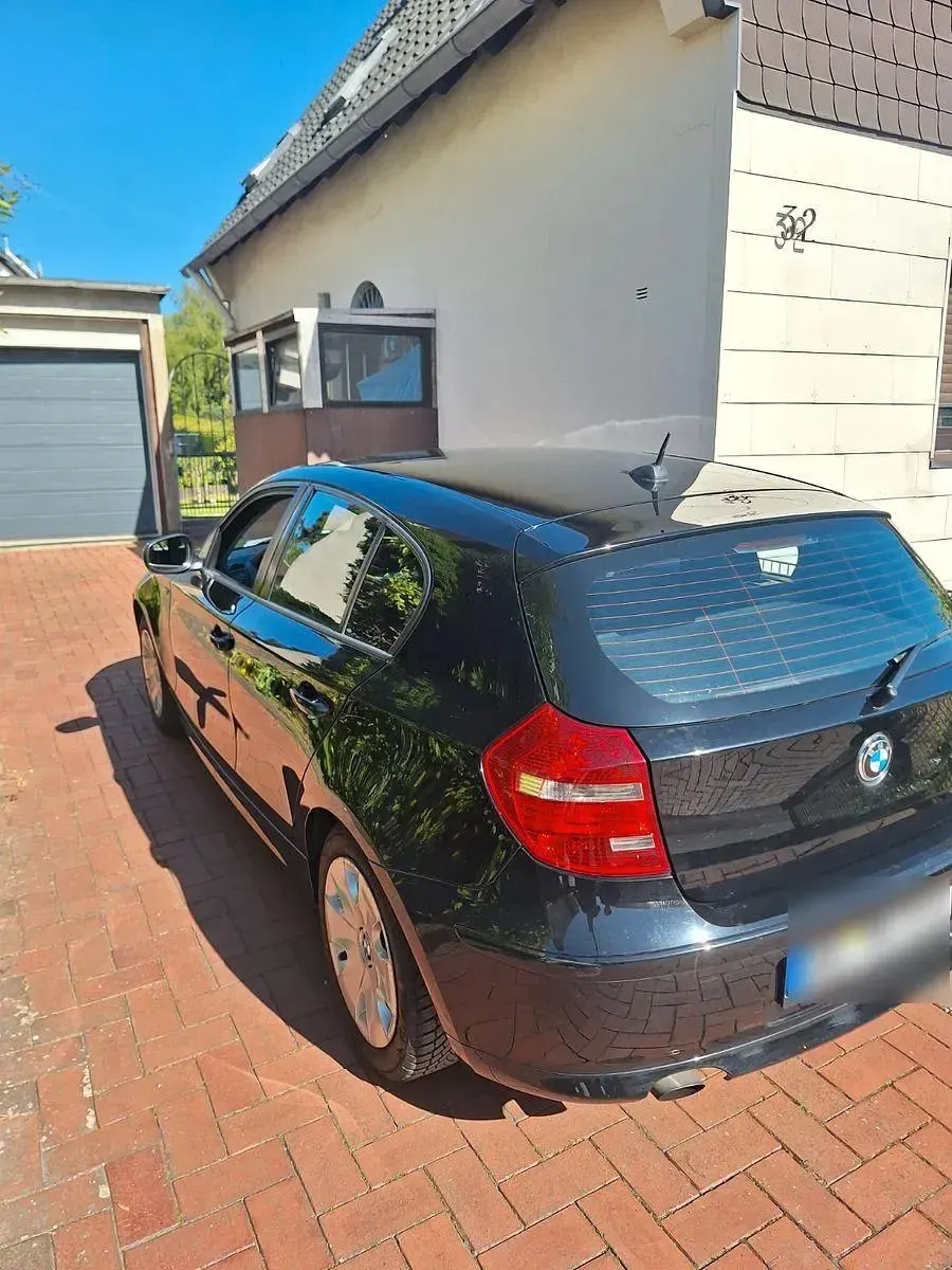 Gebraucht BMW 116 116 PS (85 kW) 2011 Schwarz Kleinwagen