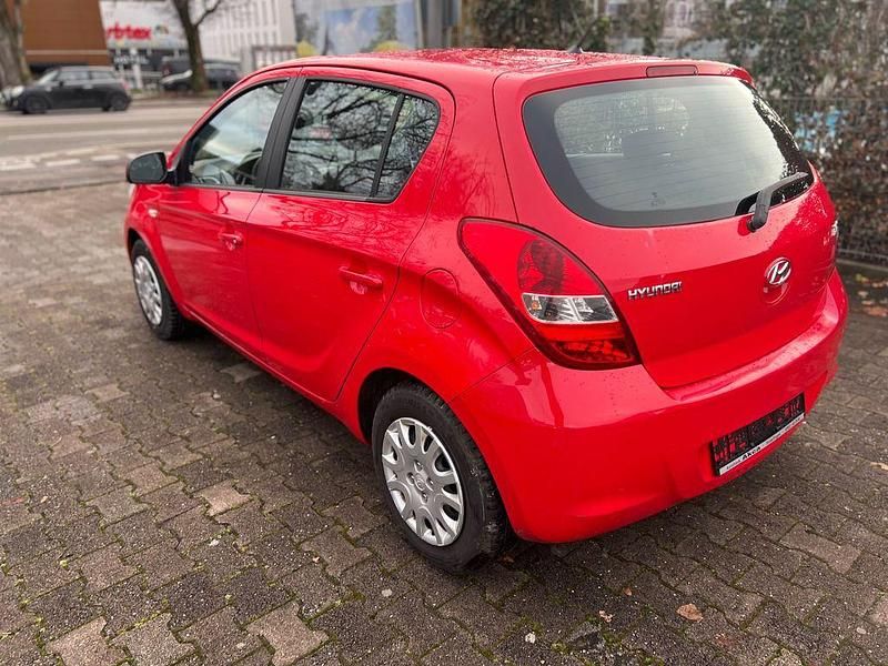 Gebraucht Hyundai i20 Active 77 PS (56 kW) 2011 Rot Limousine