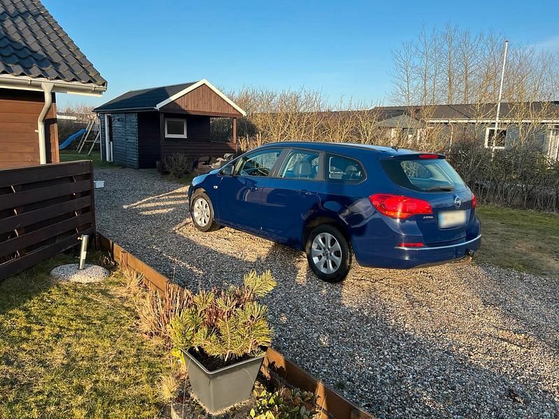 Gebraucht Opel Astra 116 PS (85 kW) 2015 Blau Kombi