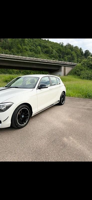 Gebraucht BMW 114 Sport Line 102 PS (75 kW) 2013 Weiß Kleinwagen