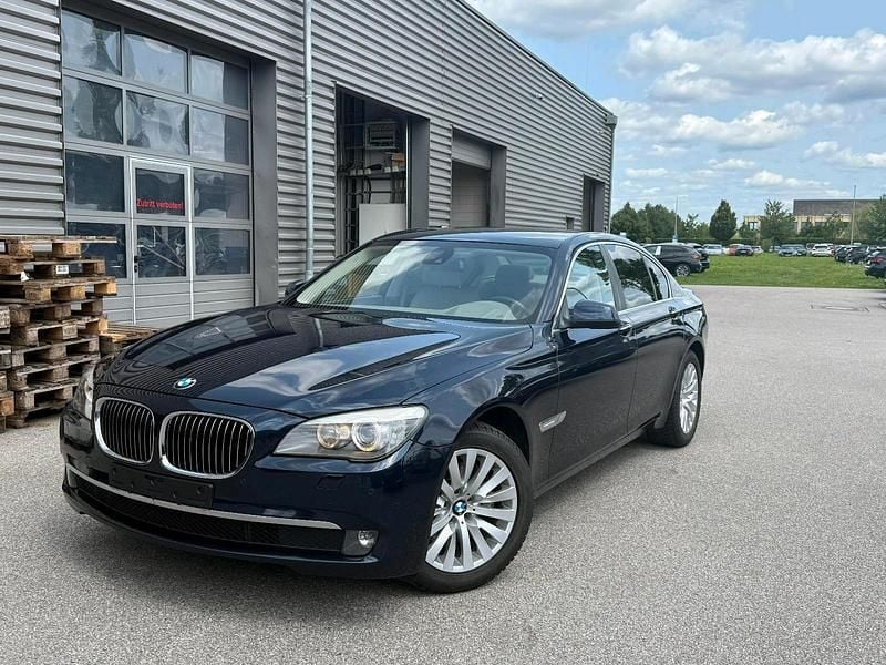 Blau Gebraucht 2009 BMW 740 Limousine | 14.700 € (Fairer Preis) - Bild 1/4