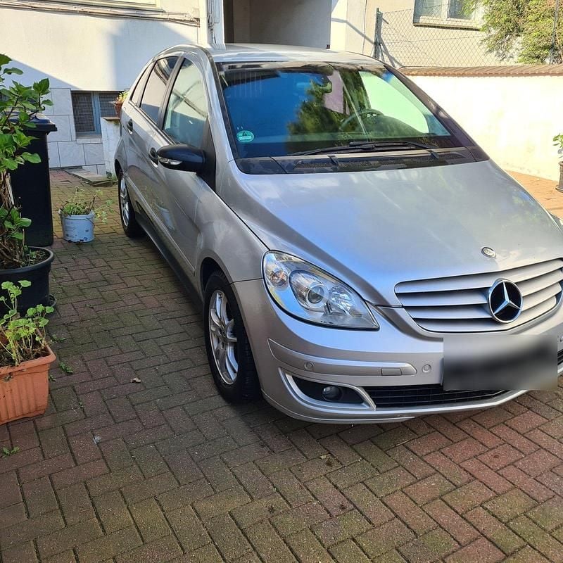 Silber Gebraucht 2009 Mercedes B200 Van / Kleinbus | 1.850 € (Superpreis) - Bild 1/4