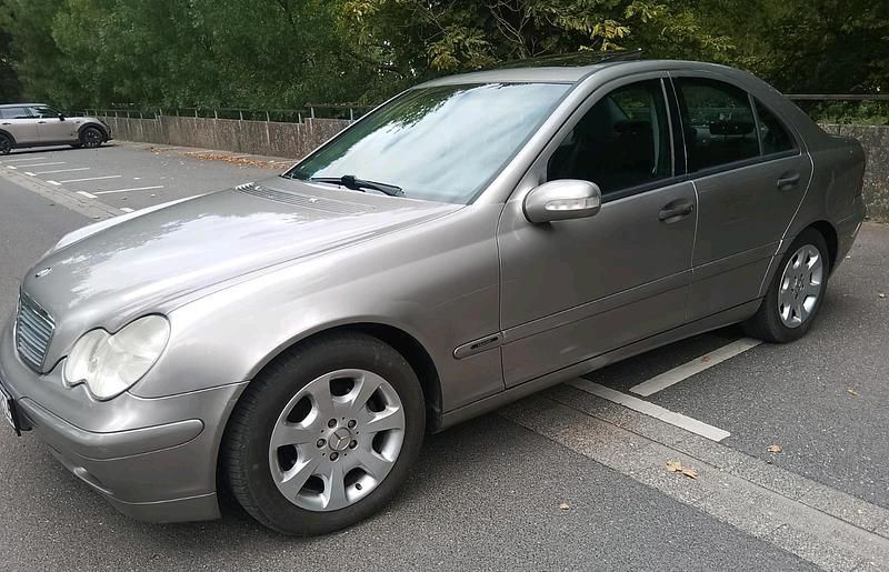 Silber Gebraucht 2003 Mercedes C220 Kleinwagen | 2.700 € (Fairer Preis) - Bild 1/4