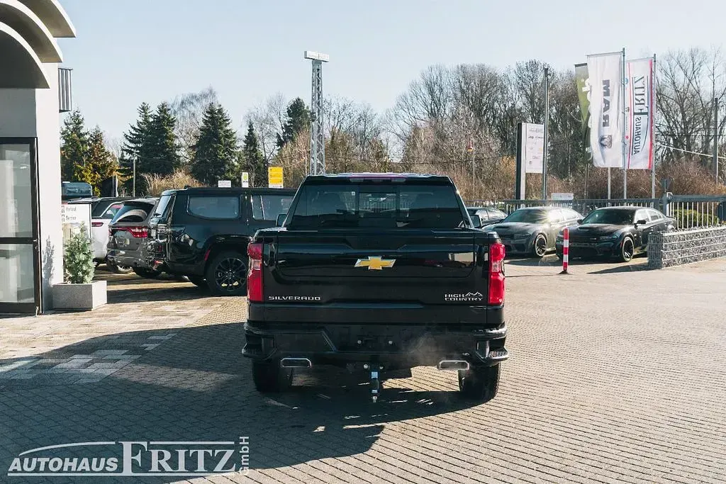 Neu Chevrolet Silverado 426 PS (313 kW) 2026 Schwarz SUV