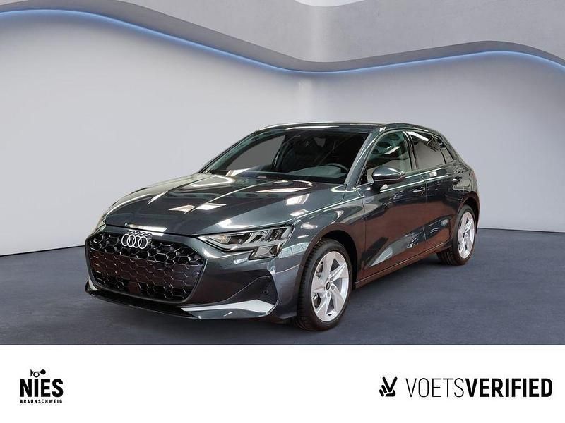 Manhattangrau metallic Neu 2025 Audi A3 Sportback Advanced Plus Limousine | 38.980 € (Fairer Preis) - Bild 1/4