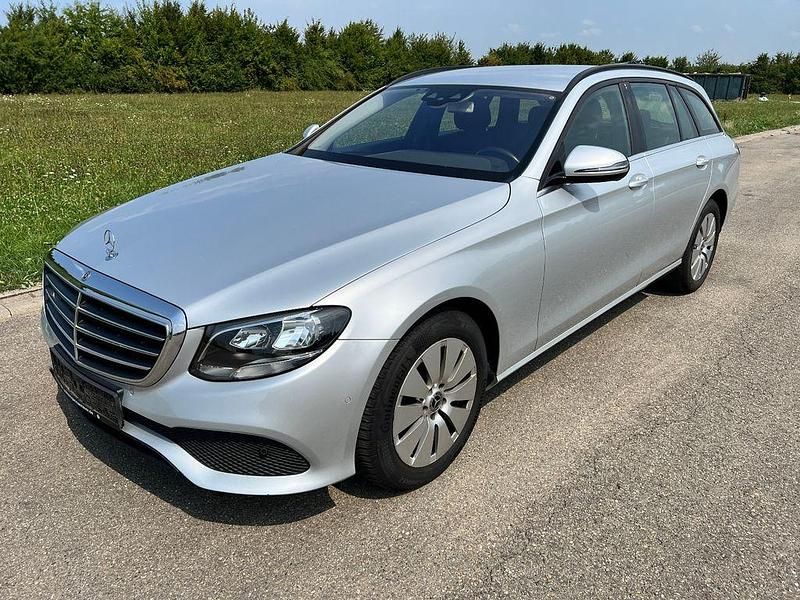 Silber Gebraucht 2018 Mercedes E220 Kombi | 22.000 € (Guter Preis) - Bild 1/4