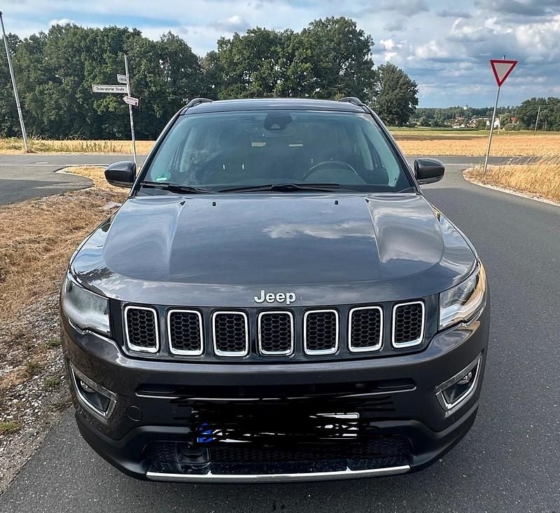 Gebraucht Jeep Compass Limited 150 PS (110 kW) 2021 Grau SUV