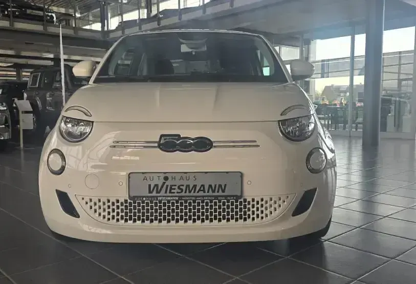 Gebraucht Fiat 500e Basis 69 kW (95 PS) 2023 Weiß Kleinwagen